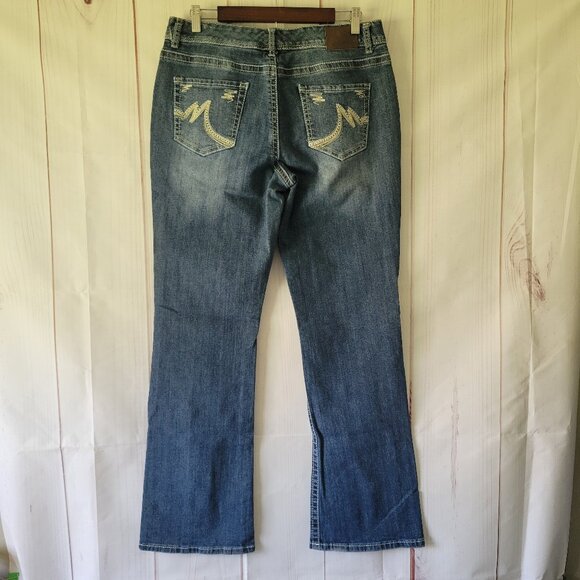 NWOT Maurices Women’s Jeans, Size 11/12, Curvy Fit, Denim, Cute Back Pocket, - Picture 2 of 8